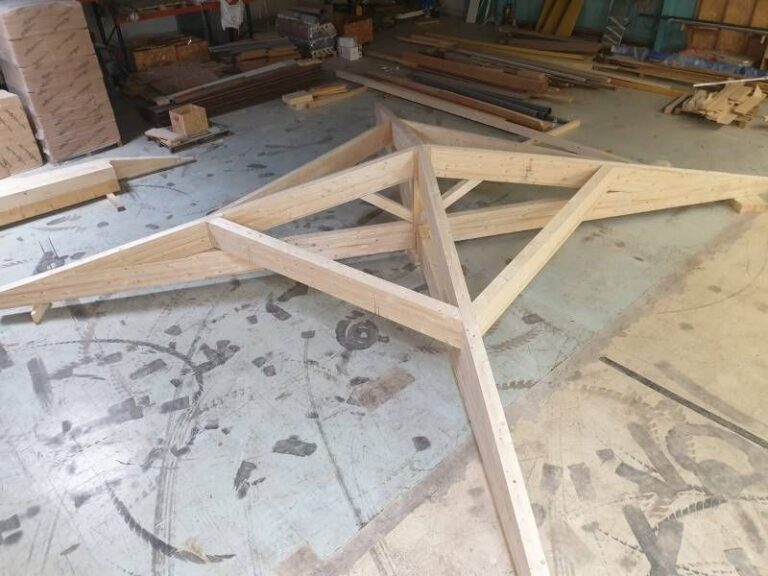 Charpente traditionnelle 4 pans : Design et efficacité