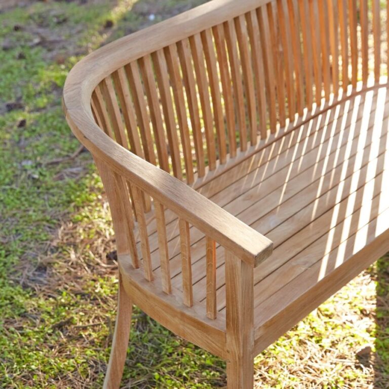 Banc en bois extérieur : Confort et style pour votre jardin