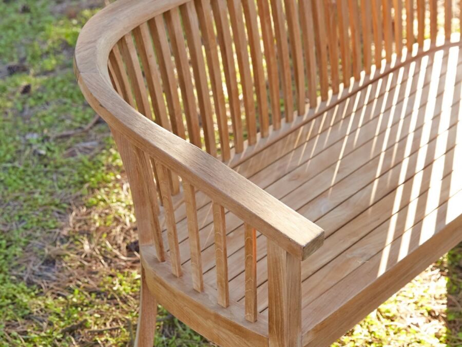 Banc en bois extérieur : Confort et style pour votre jardin