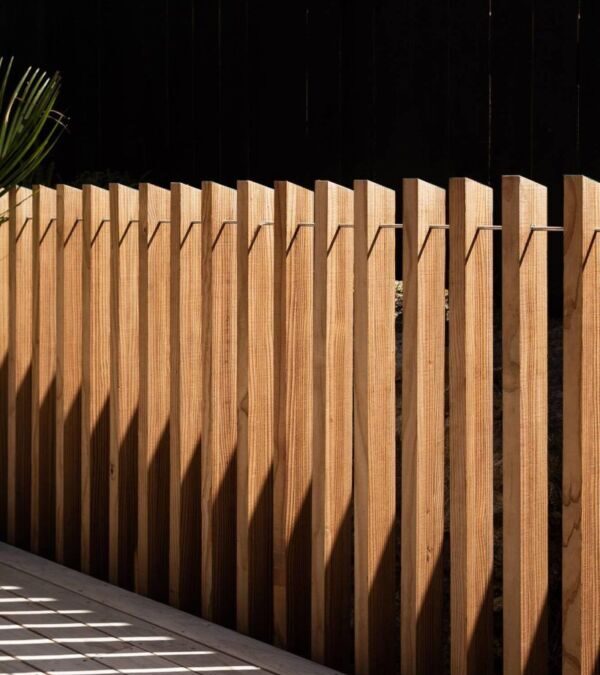 Barrière en bois extérieur : Protection et esthétique pour vos espaces