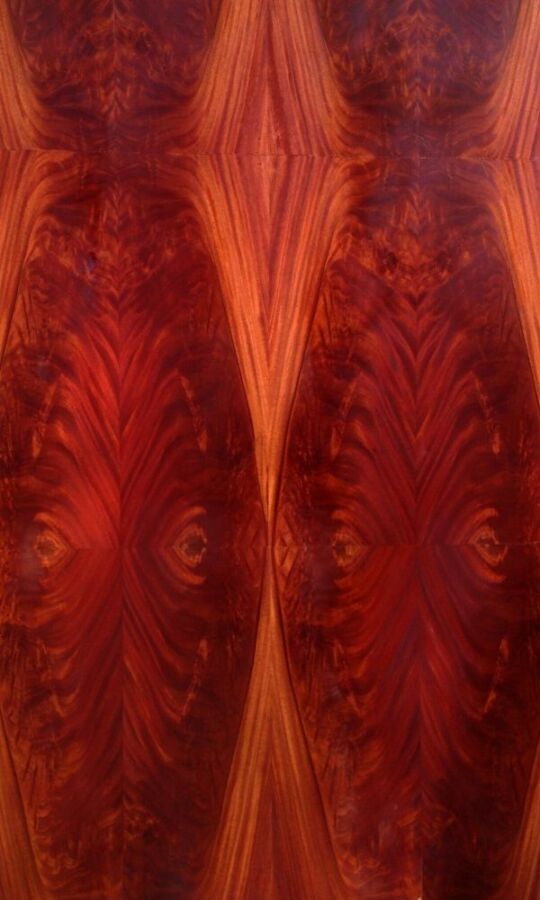 essence de bois rouge exotique